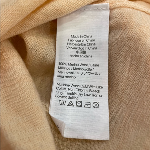 Merino wool pastel peach collared sweater - Picture 4 of 4